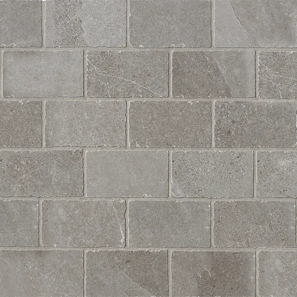 Mittelgraue Mosaikmatte 30×30 cm in Mauerwerkoptik aus versetzt gelegten Rechteckstücken mit Spaltstein-Relief