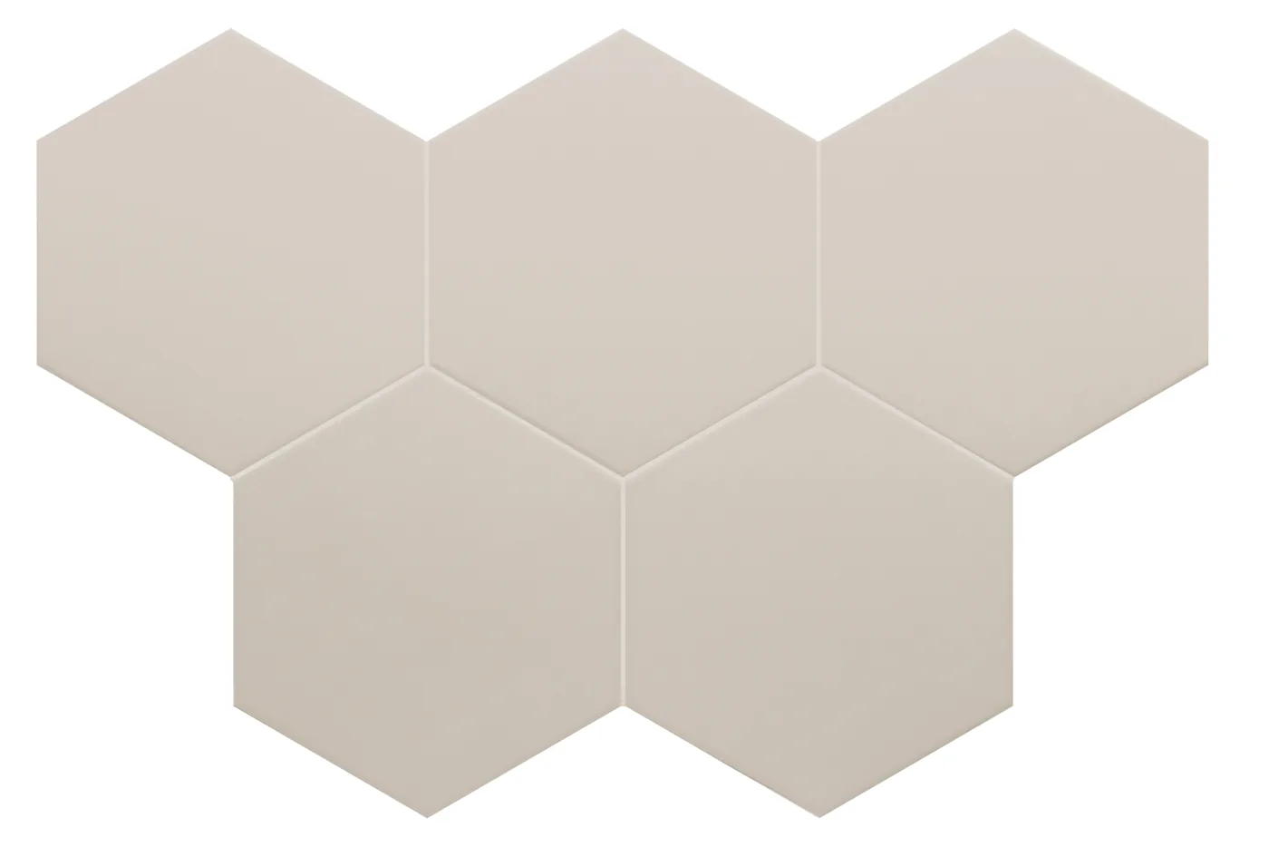 Sechseckige Wand- und Bodenfliese in warmem Taupe-Beige, matt, mehrere Hexagons im Wabenmuster verlegt.