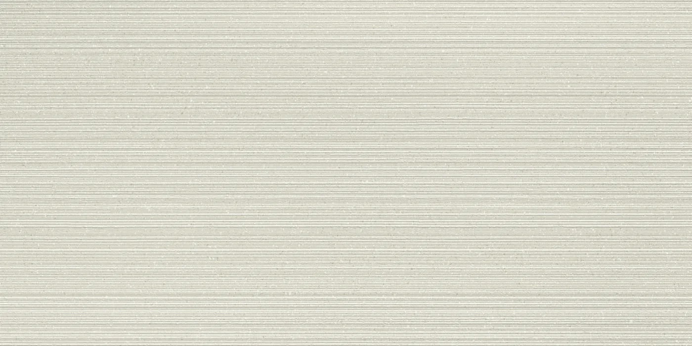 Cremefarbene Wandfliese 40×80 cm mit feiner horizontaler Rillenstruktur und matter Oberfläche.