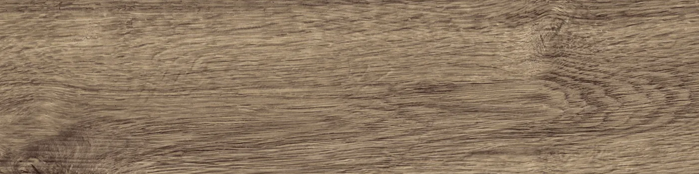 Graubraune Diele in Holzoptik 30×120 cm, matt, mit unruhiger Längsmaserung und dunklen Faserzeichnungen.