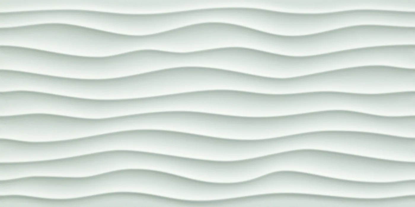 Weiße Wandfliese 40×80 cm mit mattem 3D-Relief aus fließenden, dünenartigen Wellen quer zur Fläche.