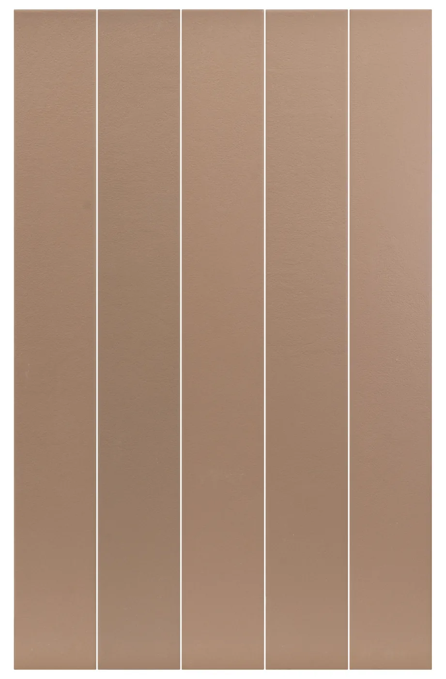 Warm terracottabraune Steinoptik-Fliese im Langformat 7,5x60 cm, matt, mit feiner gleichmäßiger Oberflächenstruktur.