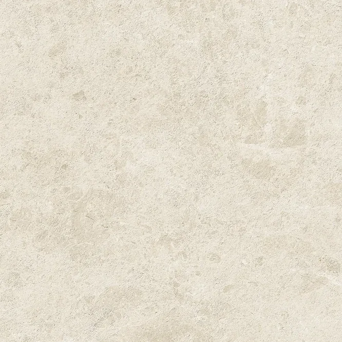 Helle matte Steinoptik-Oberflaeche mit ruhigem Farbspiel zwischen Creme und zartem Grau aus der Naehe betrachtet