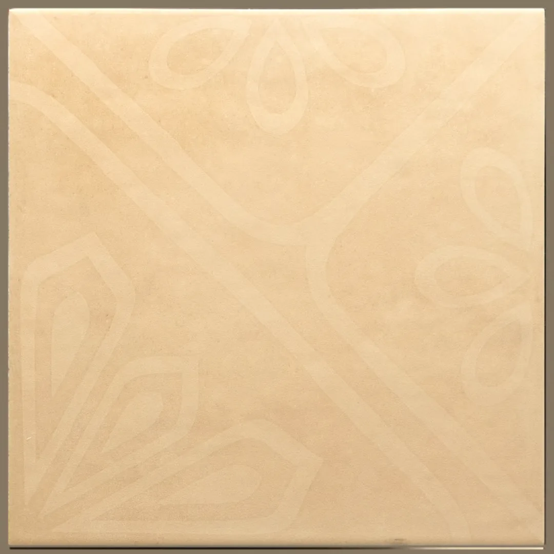 Sandbeige Dekorfliese 20×20 cm mit geometrischem Ton-in-Ton-Muster in matter Zementoptik.