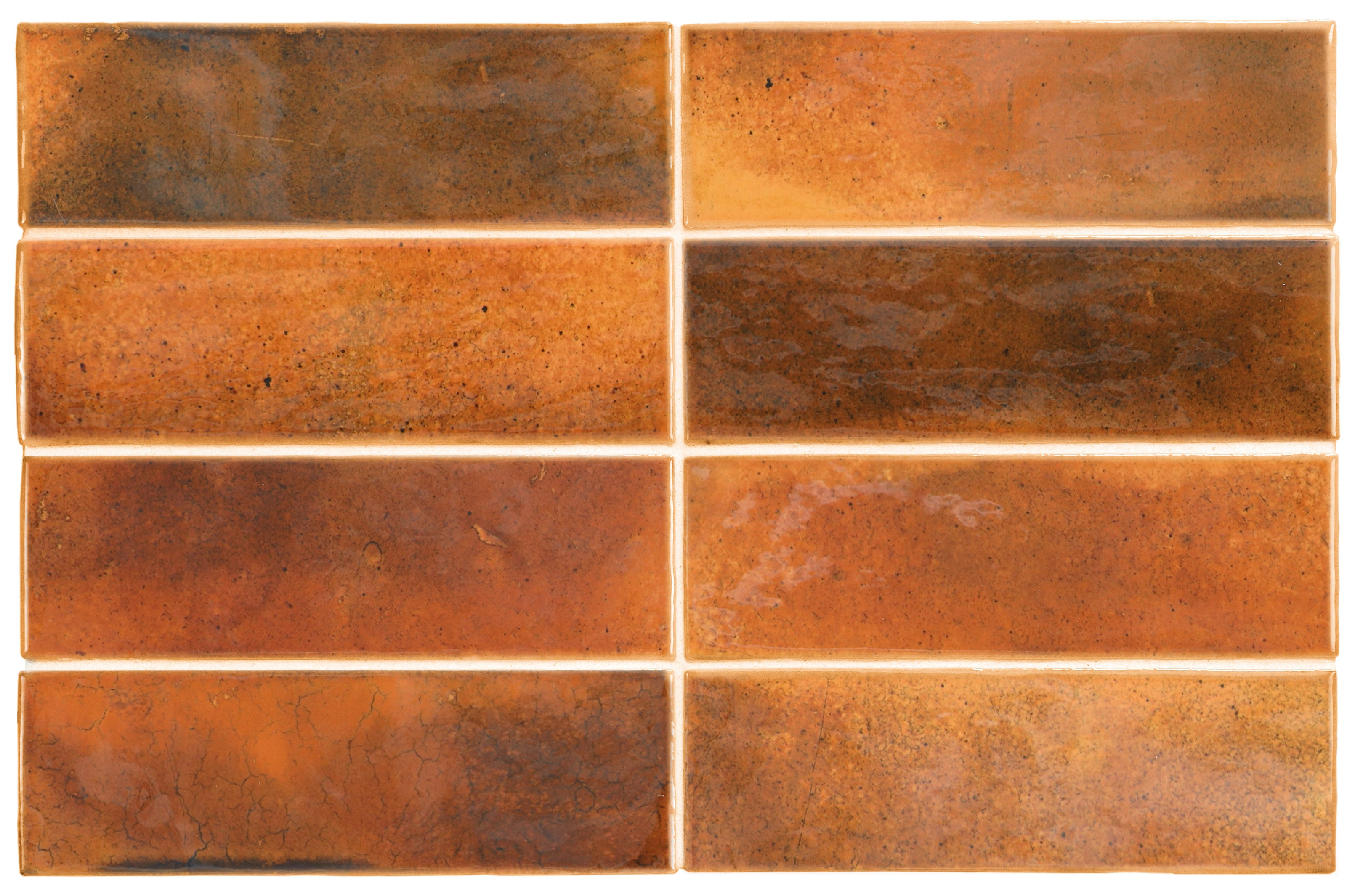Verlegte Hanoi Burnt Red Wandfliesen im Format 5,1x16,1 cm. Lebhafte V4 Variation der Glasur, im Raum verbaut.