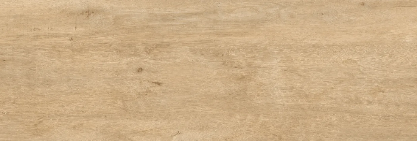 Warm beigefarbene Holzoptik-Terrassenfliese 40×120 cm mit feiner Längsmaserung und kleinen Astaugen.