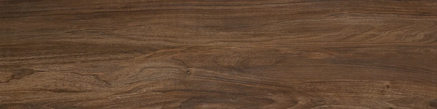 Diele 30x120 cm quer in dunkler, kühl-brauner Nussbaumoptik Noce Americano, matt, dunkle Streifen, weißer Hintergrund.