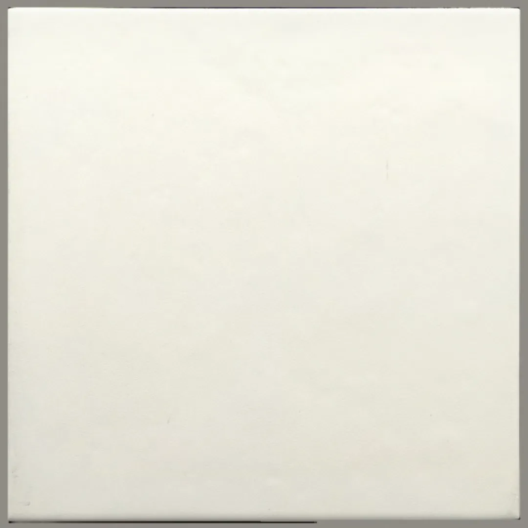 Weiße Bodenfliese 20×20 cm in matter Zementoptik mit dezenter, wolkiger Struktur in reinem Weißton.