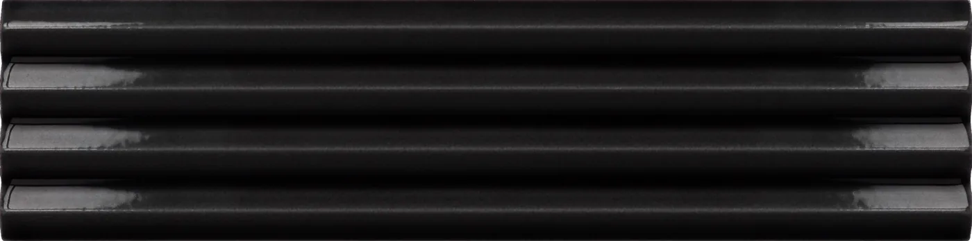 Equipe Costa Nova Praia Black Wandfliese 5x20 cm aus glasiertem Steingut, glänzend, geripptes Praia-Relief, für Innenwände.