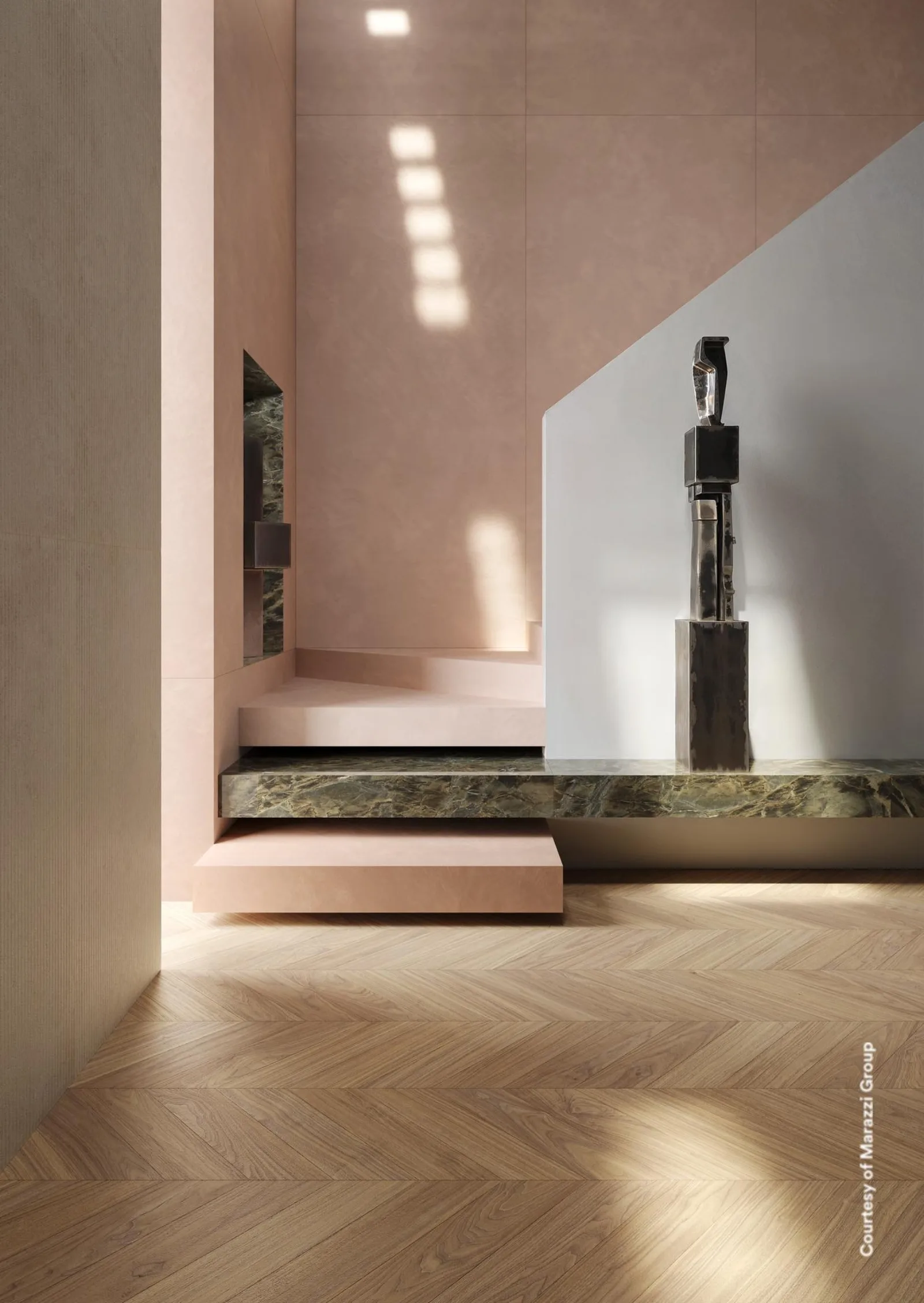 Eingangsbereich mit Treppe und Skulptur, Boden im Chevron-Verband Noce Naturale 11x54 cm in Holzoptik