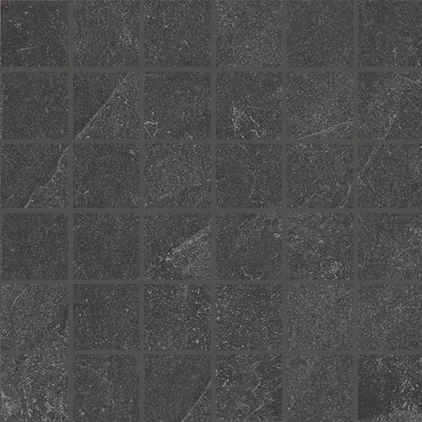 African Slate Ash: Mosaik 30×30 cm aus 5×5-cm-Steinchen in tiefem Anthrazit mit dezenten hellen Linien, matt