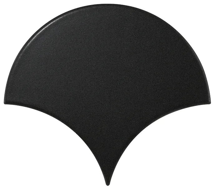 Fächerförmige Wandfliese in Schwarz, matt glasiert, Format 10,6x12 cm, mit gleichmäßig deckender, blickdichter Oberfläche.
