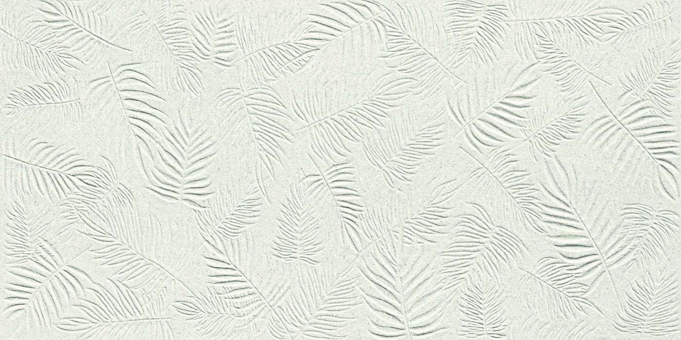 Weiße Wandfliese 40×80 cm mit zartem Blatt- und Farnrelief und matter Oberfläche über die Fläche.