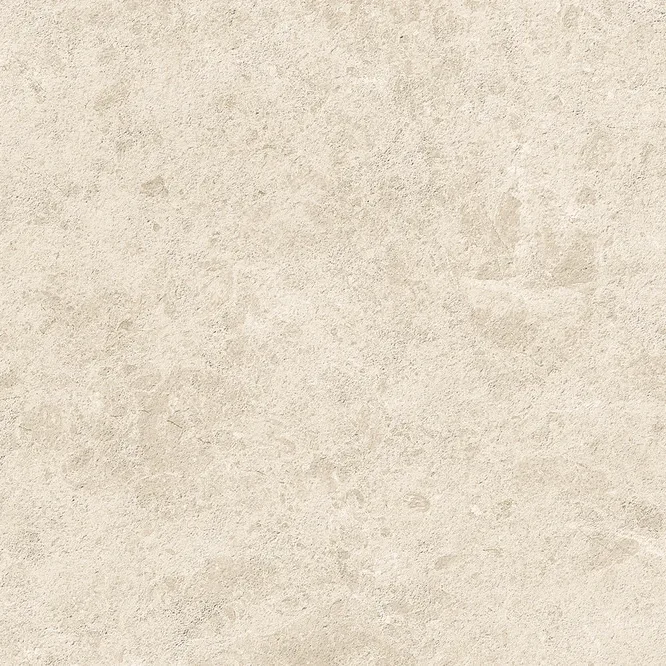 Nahaufnahme Oberflaeche Atlas Concorde Nyra Hay — warme Kalkstein-Textur mit sandfarbener Maserung und feinen Fossilien