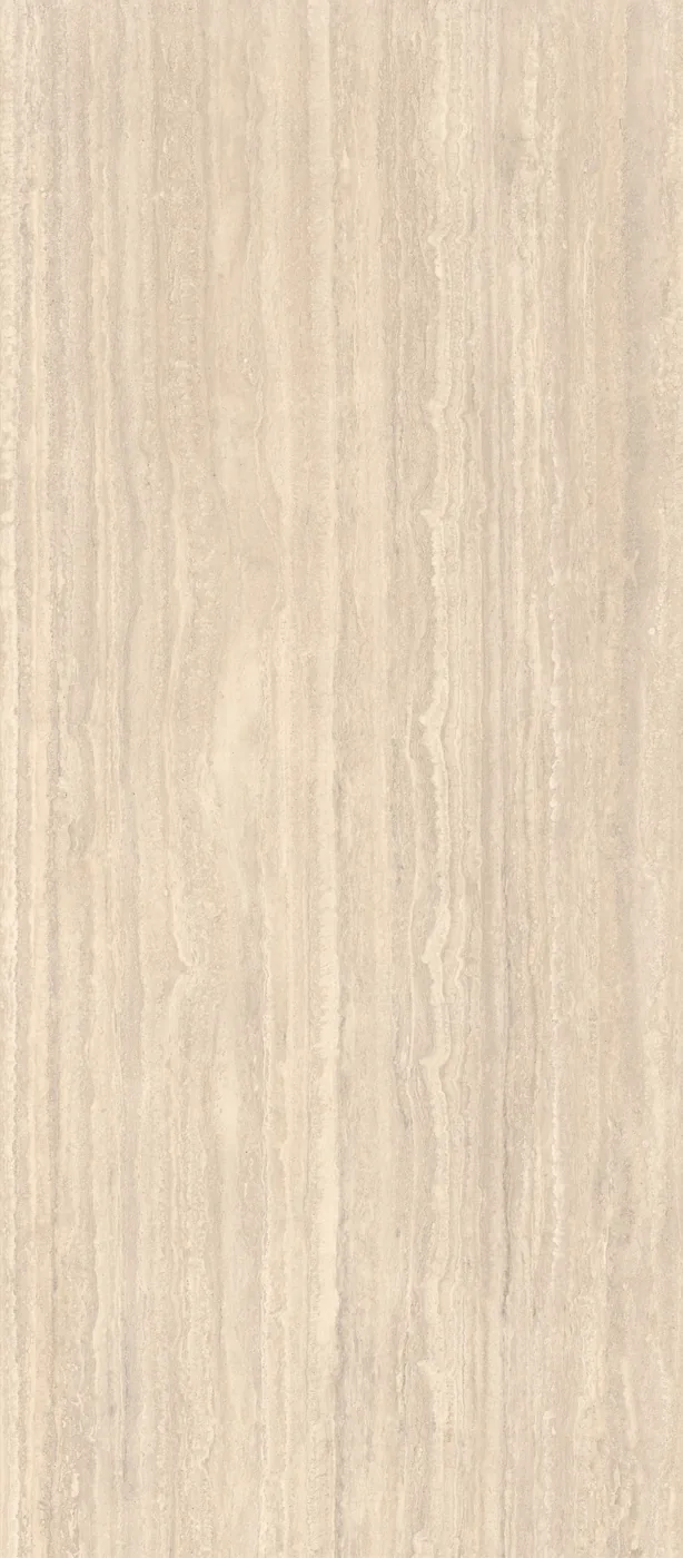 Hellbeige Travertinoptik-Platte 120x278 cm mit matter Oberfläche und feinen, längs verlaufenden Streifen.