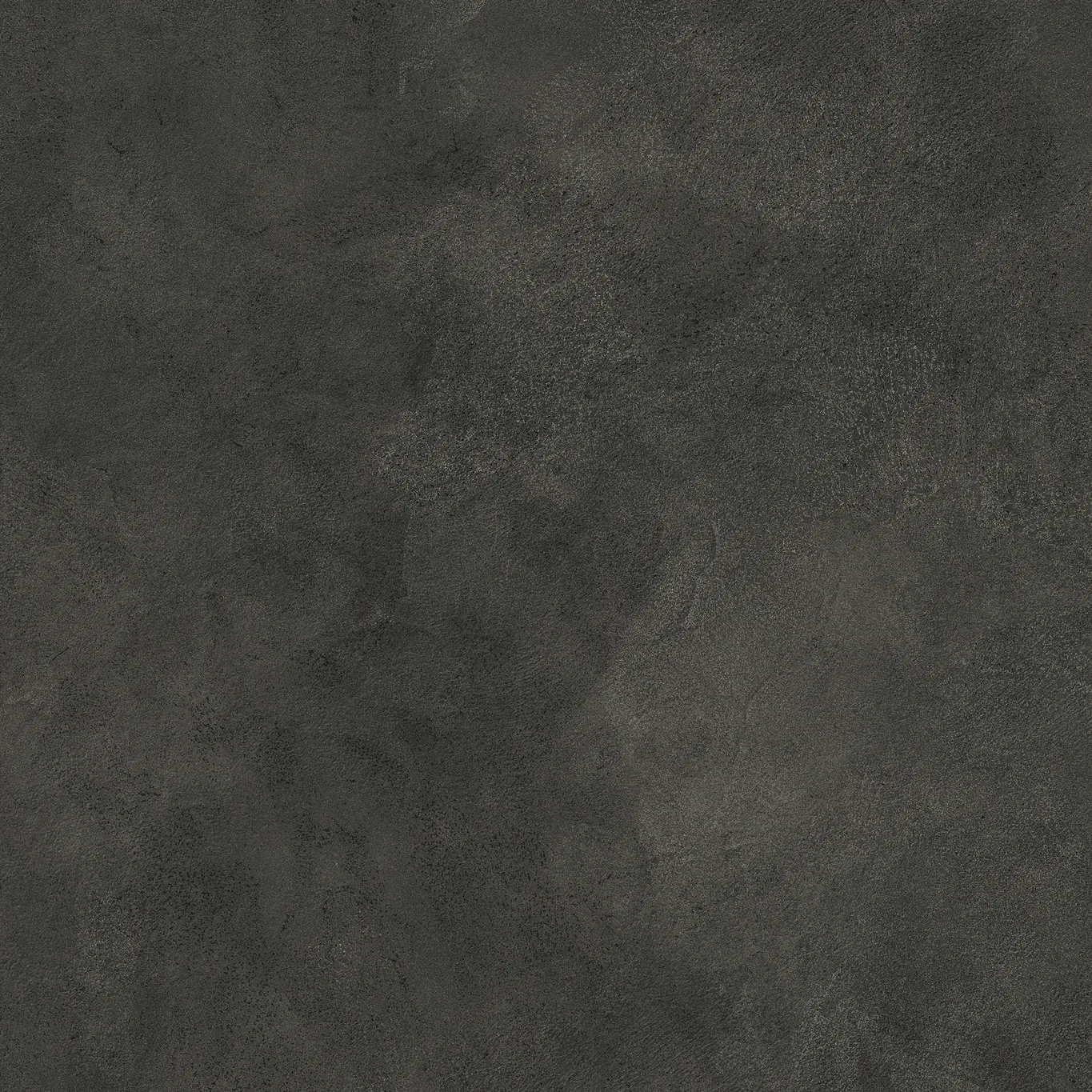 Dunkelgrüne Betonoptik-Fliese 80×80 cm, matt, mit wolkiger Lasur und feiner Schattierung über die Fläche.