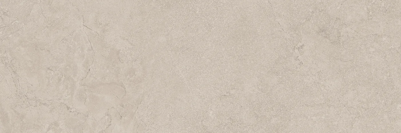 Graubeige Steinoptik-Fliese 30x90 cm, matt, mit feiner heller Aderung und wolkiger Mineralzeichnung.