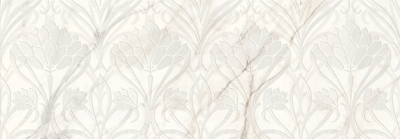 Warmweiße Marmoroptik-Wandfliese 40×120 cm mit floralem Ornamentmuster in feiner beiger Strichzeichnung.