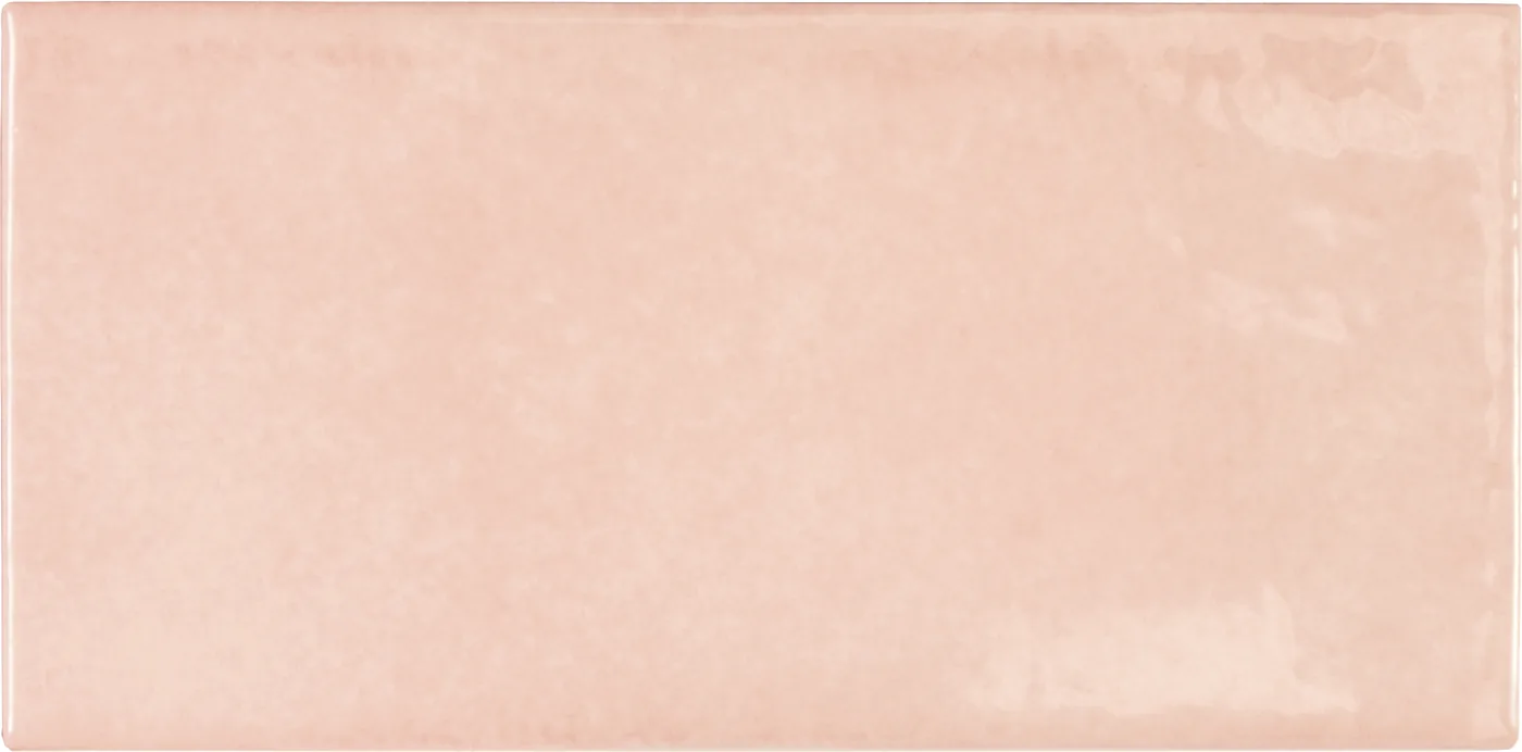 Equipe Village Riemchenfliese 6,5x13,2 cm in zartem Rosé, glänzend glasiert mit leicht welliger Oberfläche.