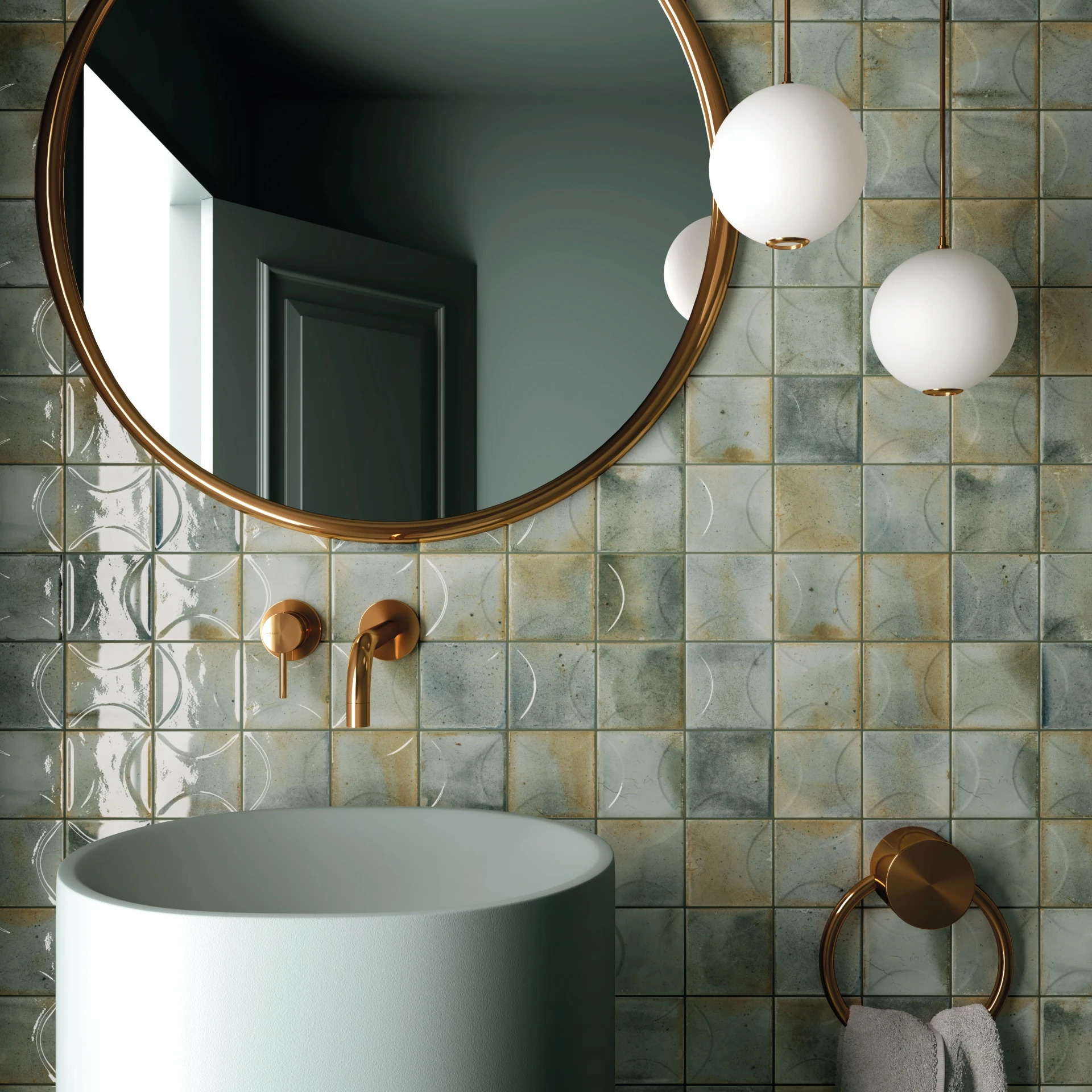 Raumszene mit verlegten Hanoi Wandfliesen in Celadon Glasur, Showroom im Vintage Stil.