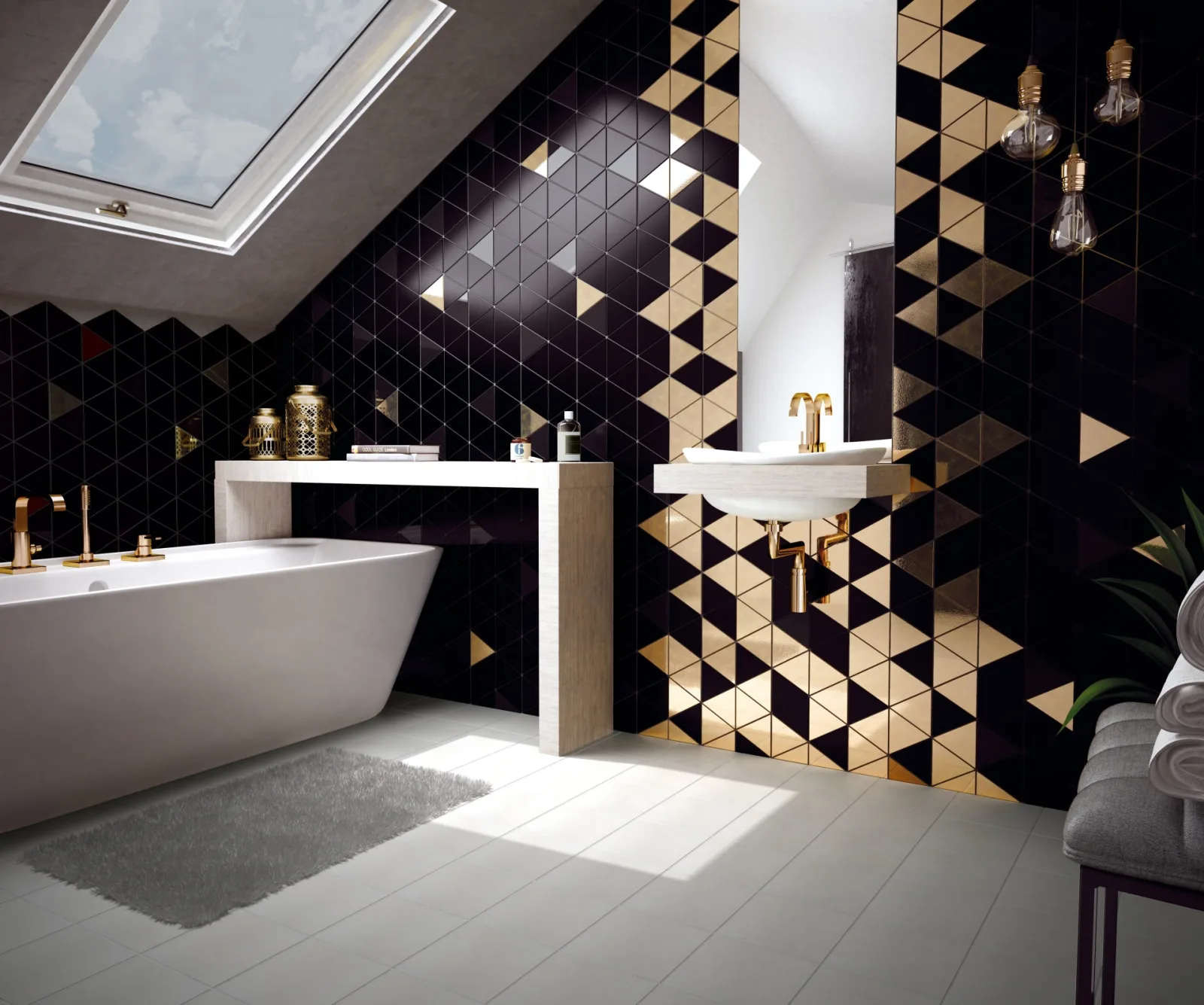 Dachbad mit schwarzen und goldenen Metallic-Triangolo-Wandfliesen Equipe Scale, freistehender Wanne und Waschtisch.