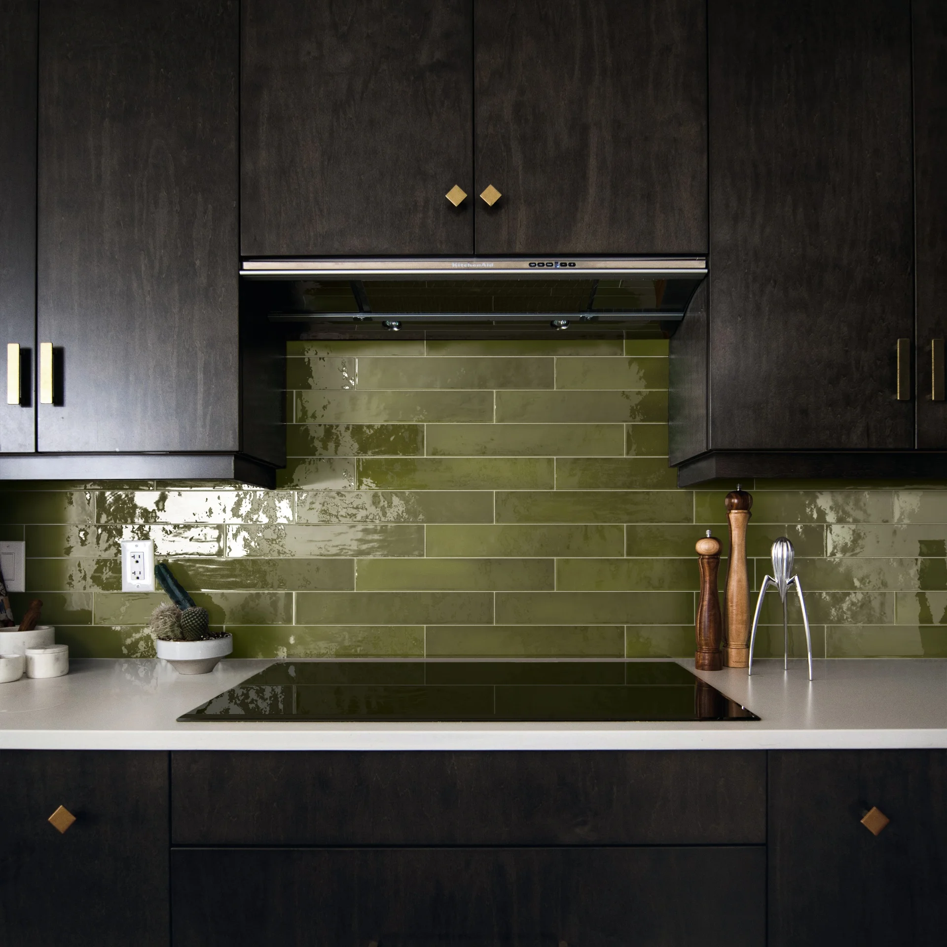 Equipe Manacor Basil Green Glänzend - 6.5x40 cm | 9 mm