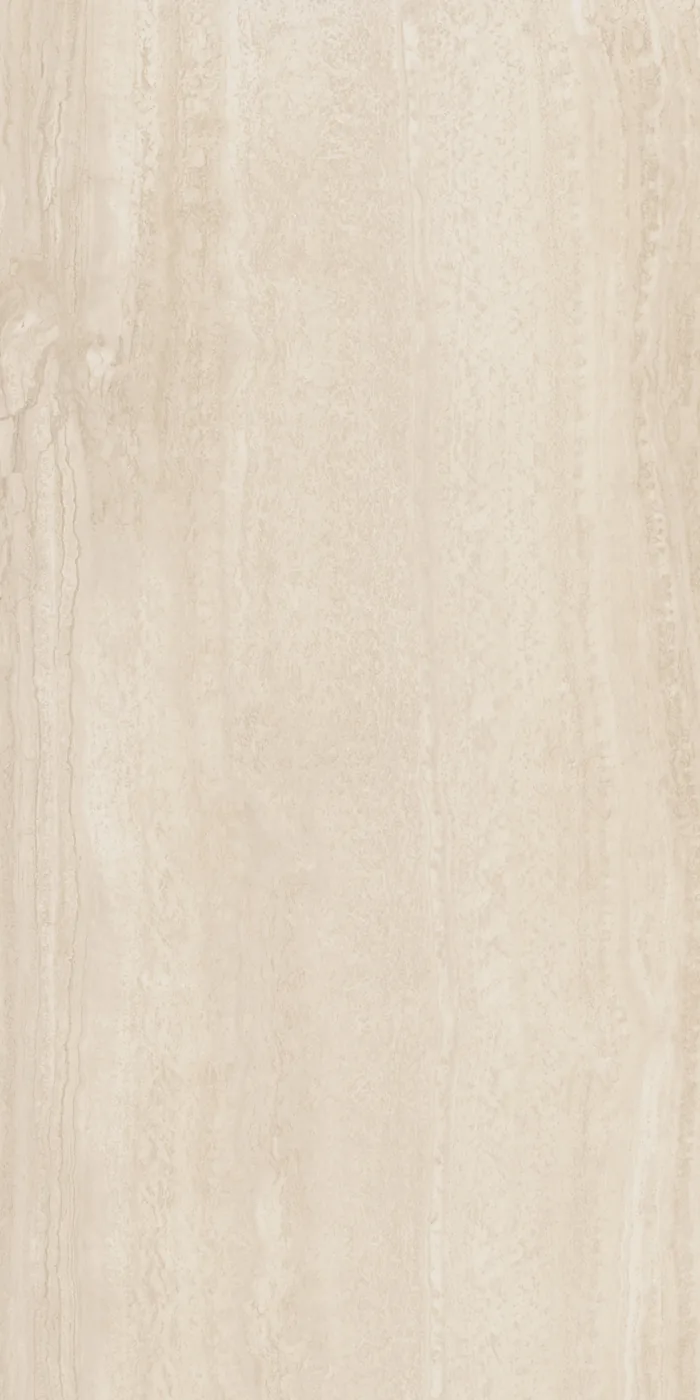 Beige Travertinoptik-Platte 160x320 cm mit seidenmatter Oberfläche und längs verlaufenden Streifen in Creme und Hellbraun.