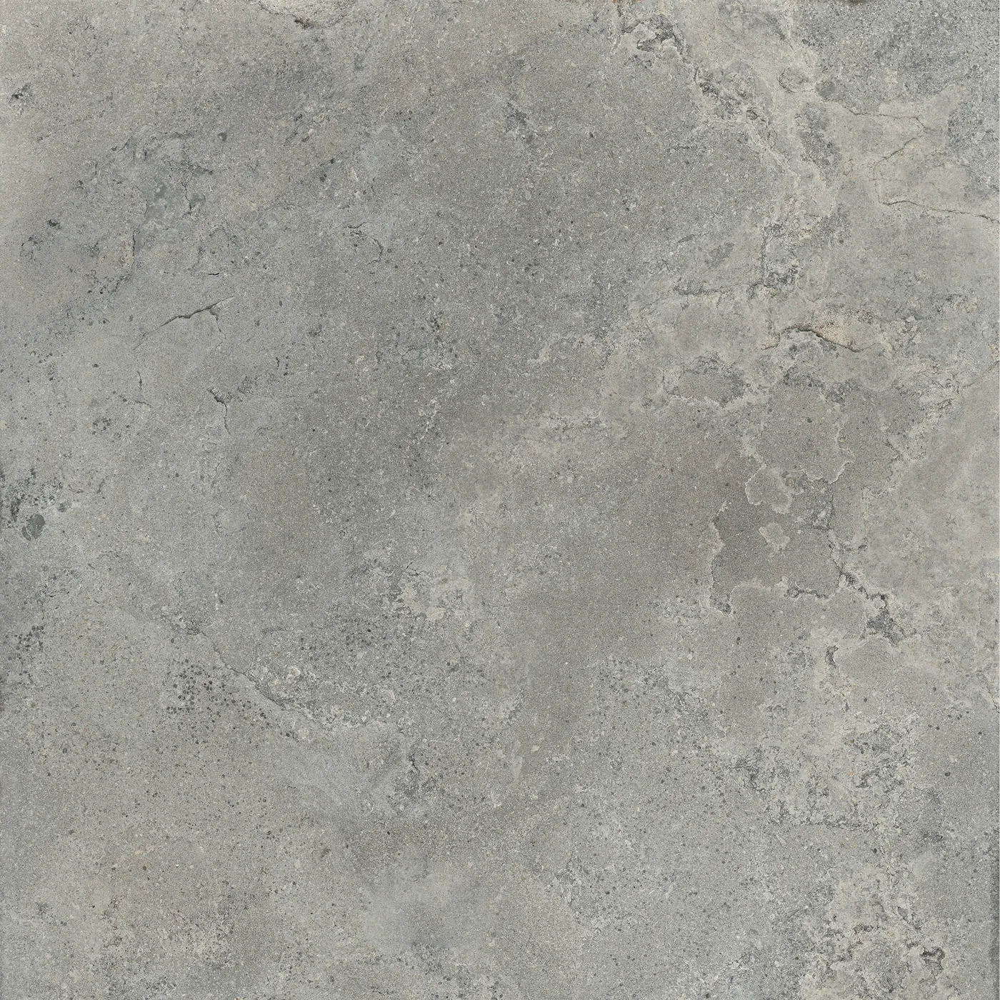 Graue Steinoptik-Fliese mit dunkleren Flecken und feinen Rissen, 60×60 cm, in matter Oberfläche