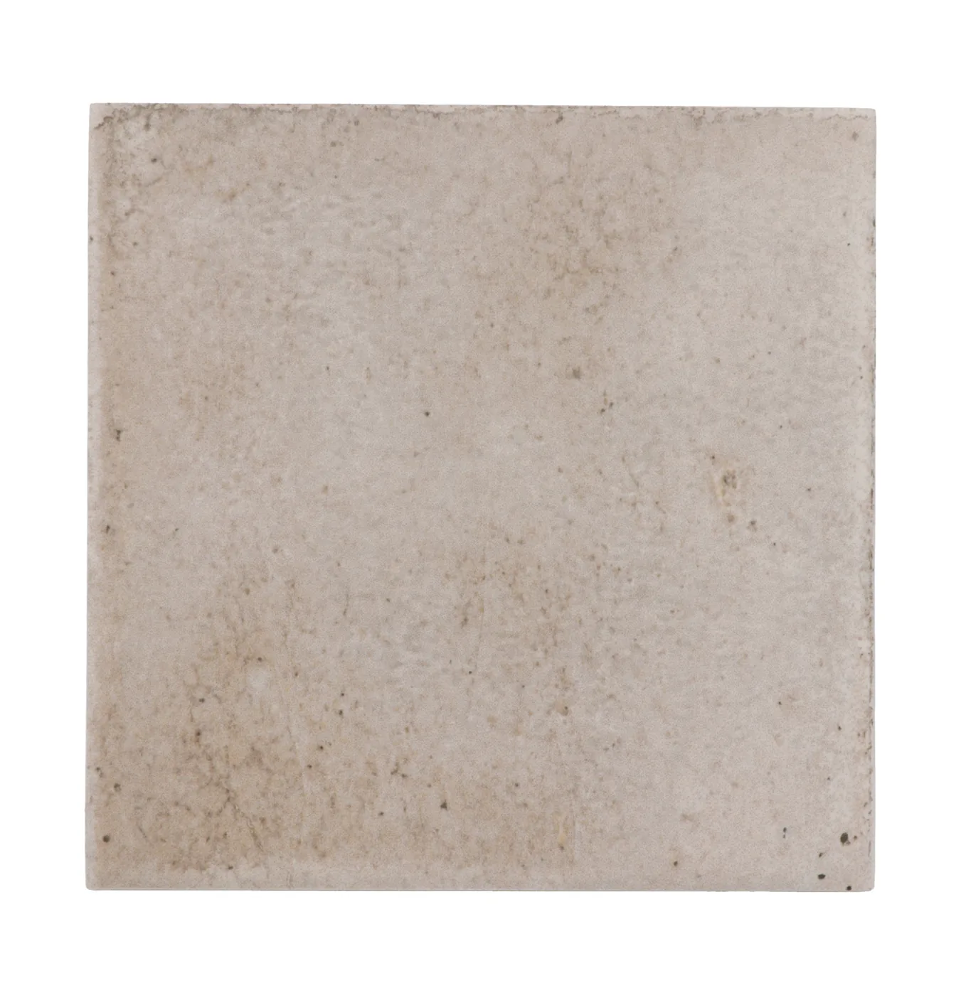 Warm greigefarbene matte Keramikfliese 10×10 cm in handgemachter Zellige-Optik mit changierender, lebendiger Lasur.
