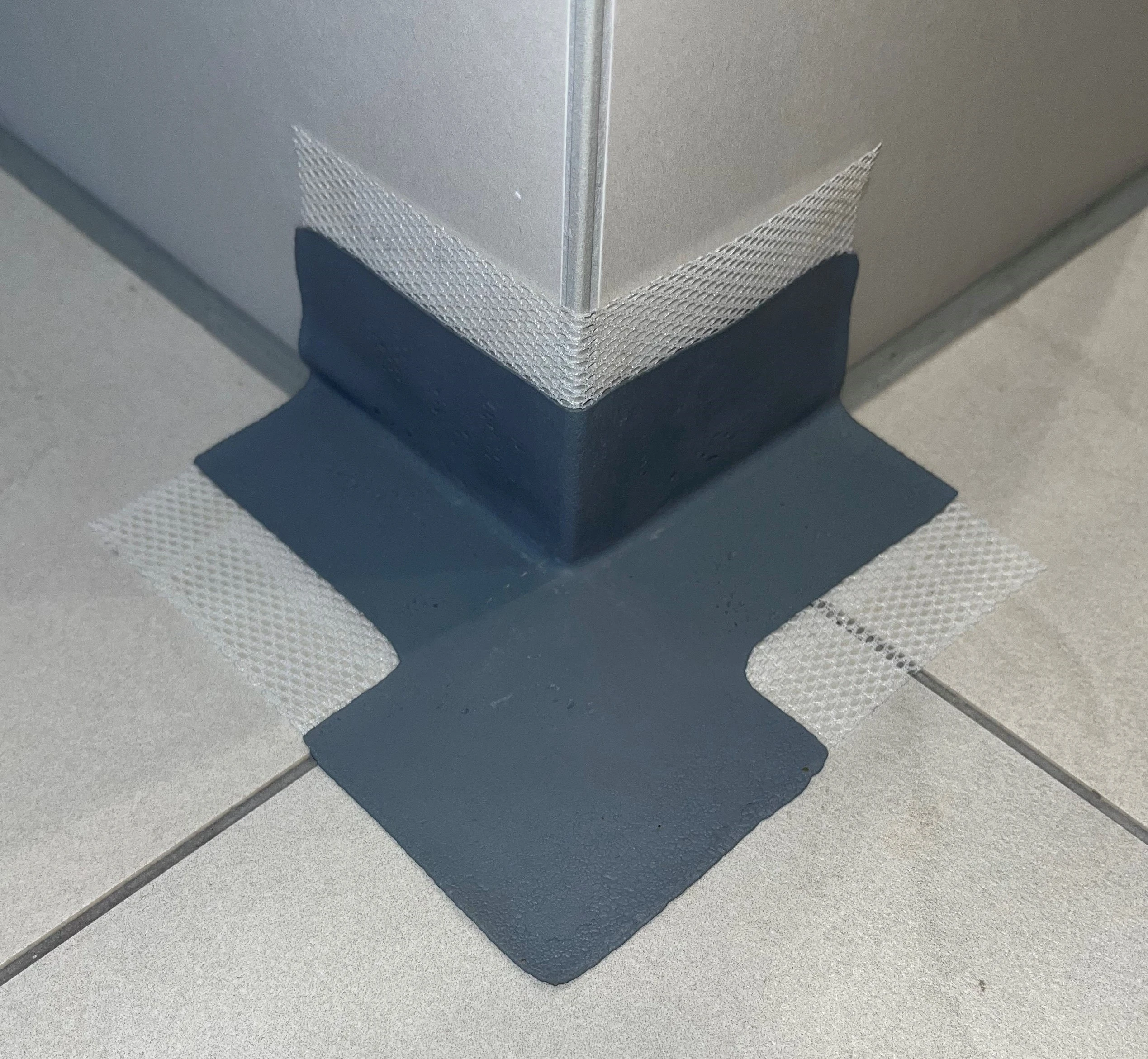 Wandfliese weiß seidenmatt 20x40 cm