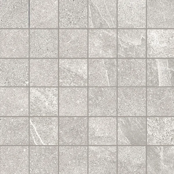 Hellgraue Mosaikmatte 30×30 cm aus kleinen quadratischen Steinchen in Schieferoptik, matt, mit schmalen Fugen