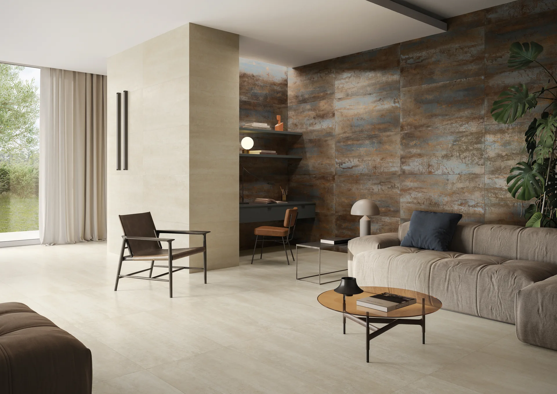 Wohnraum mit cremefarbener Wand, rostbrauner Akzentwand und hellem Boden, Fliesenformat 60×120 cm.