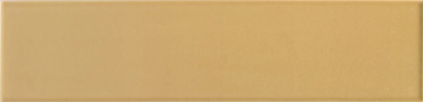 Rechteckige Wandfliese in goldenem Ockerbeige, matt, glatte einfarbige Oberfläche, im Format 6x24,6 cm.