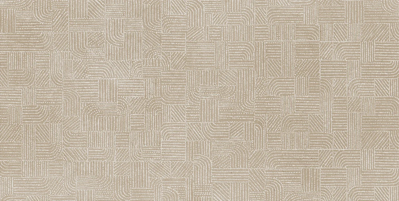 Sandgraue, greige Betonoptik-Fliese 60x120 cm mit feiner Gewebestruktur wie ein Teppichmuster auf wolkigem Grund, matt.