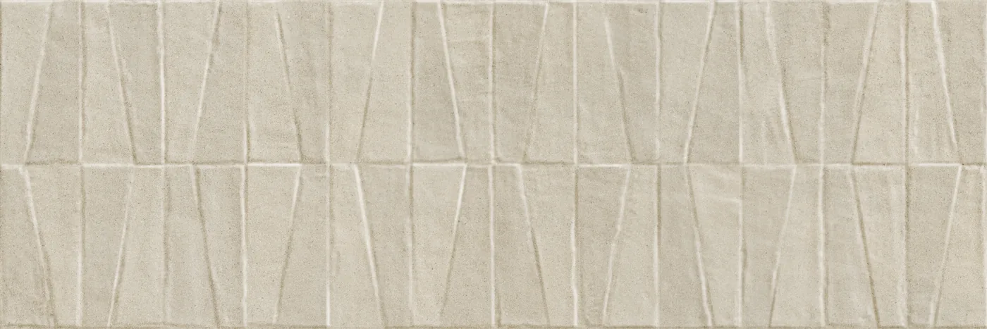 Sandbeige Wandfliese 40×120 cm mit dreidimensionalem Relief aus versetzten Trapezen in matter Betonoptik