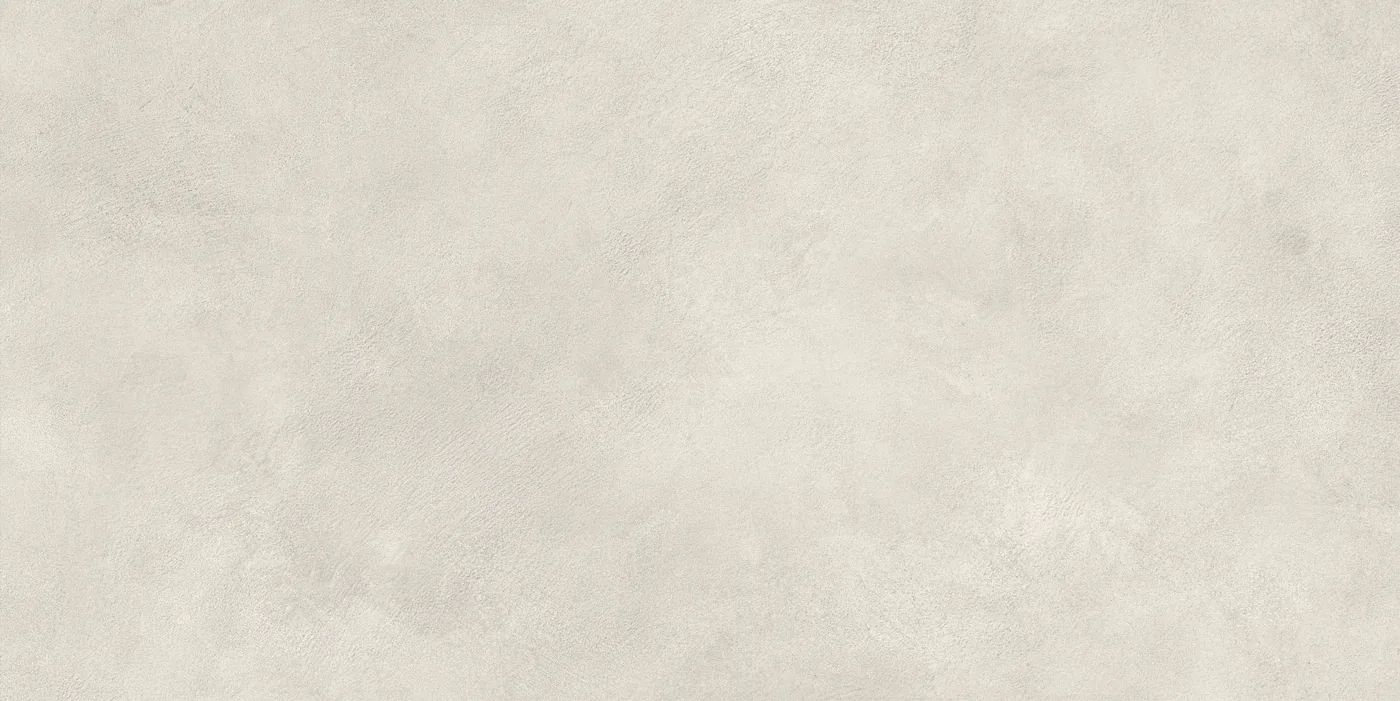 Hellgraue Betonoptik-Fliese 60×120 cm mit Grünton, matt, mit feiner Körnung und wolkiger Lasur.