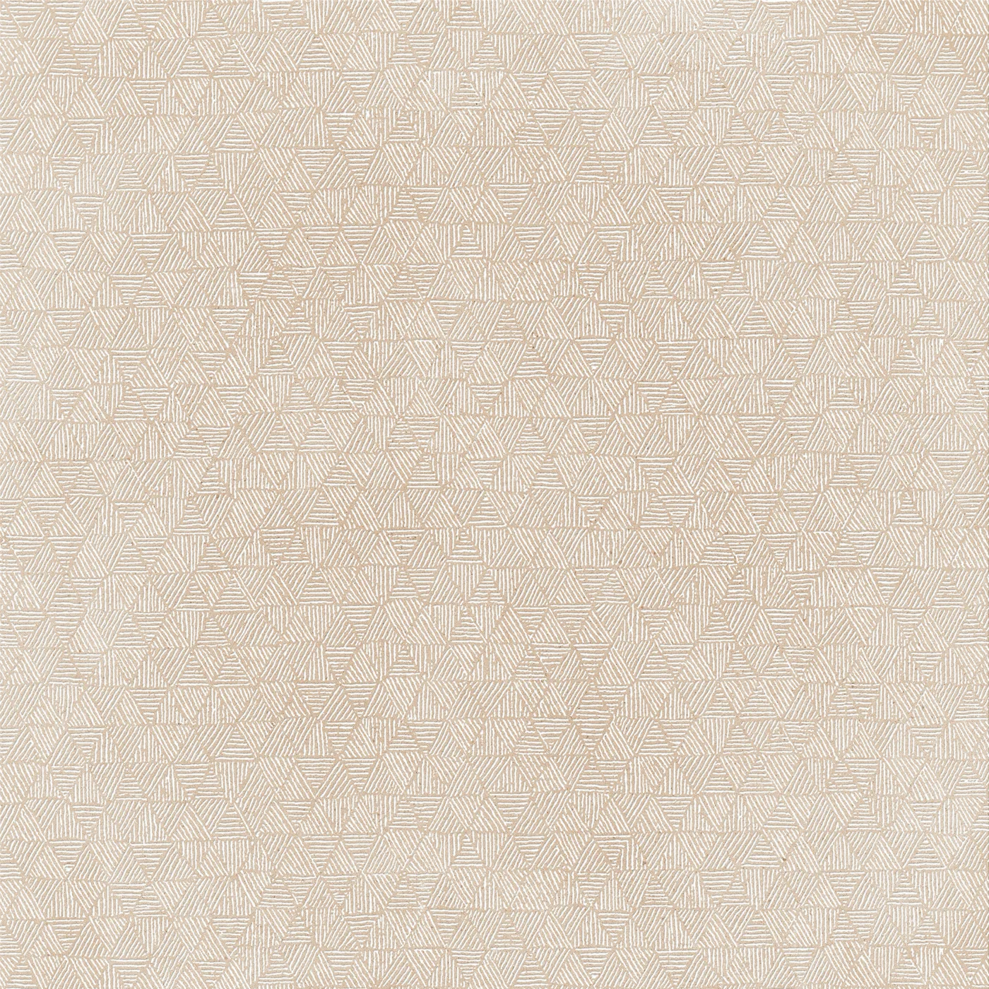 Warm beige Betonoptik-Fliese 75x75 cm mit zartem, flächigem Rautenmuster auf wolkig schattiertem Grund, matt.