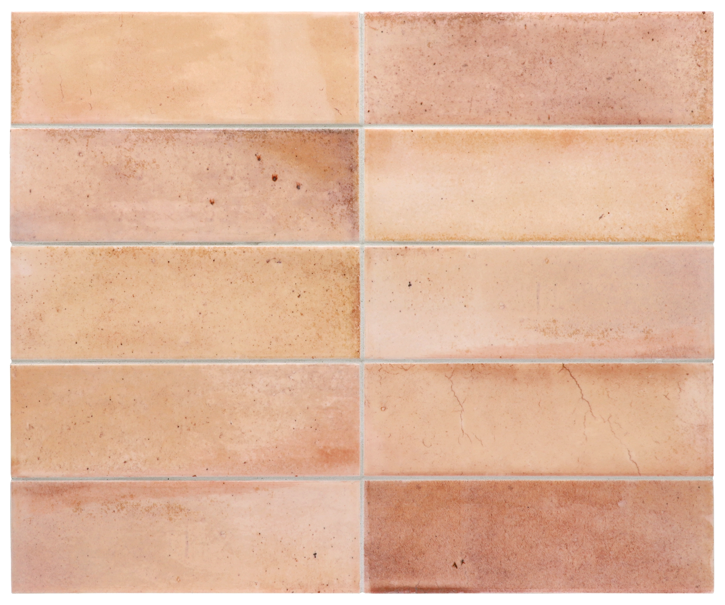 Verlegte Hanoi Pink Wandfliesen im Format 6,5x20 cm. Lebhafte V4 Variation der Glasur, im Raum verbaut.