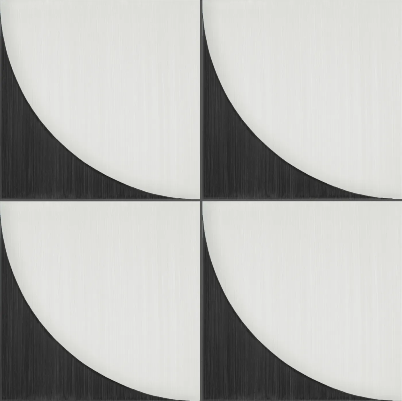 Vier Musterfliesen 20×20 cm mit weißem Viertelkreis, der eine schwarze Ecke freilässt, Pinselstriche in der Glasur sichtbar.