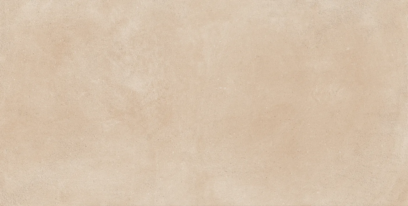 Warm beige Betonoptik-Fliese 75x150 cm mit wolkiger, wie gespachtelt wirkender Schattierung auf der Fläche, matt.
