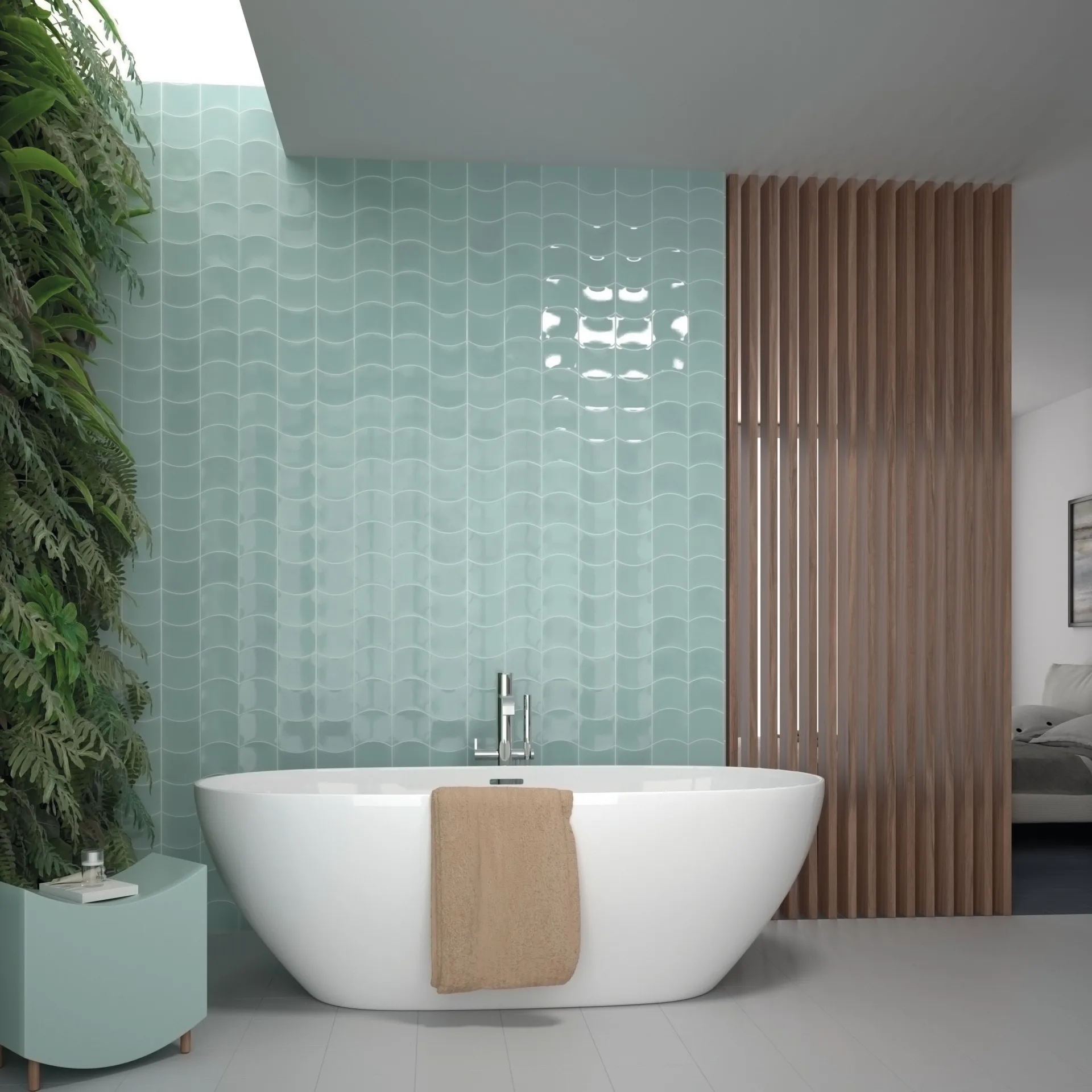 Bad mit mintgrüner Wellenfliesenwand, weißer freistehender Badewanne, Pflanzenwand und Holzlamellen.