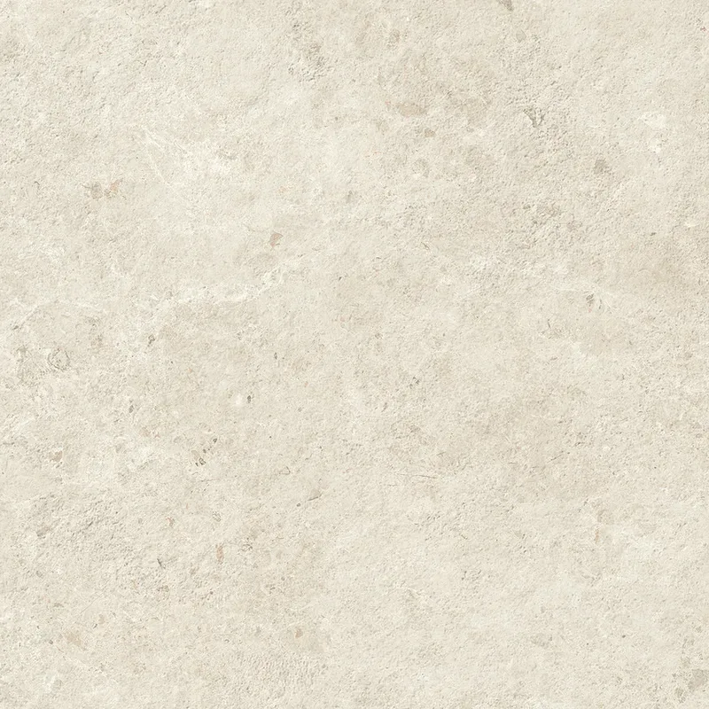 Helle natursteinartige Bodenflaeche mit feiner Maserung in zartem Sand-Beige und ruhigen weichen Uebergaengen