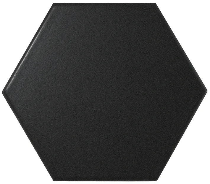 Sechseckige Wandfliese in Schwarz, matt glasiert, Format 12,4x10,7 cm, mit gleichmäßig deckender, blickdichter Oberfläche.