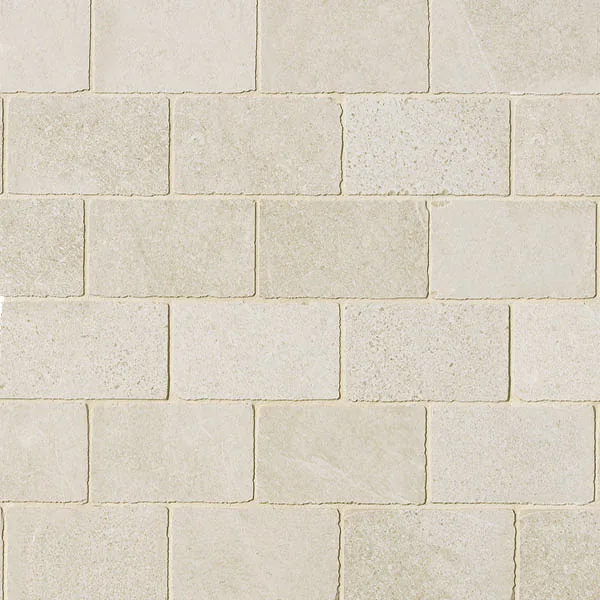Cremeweiße Mosaikmatte 30×30 cm in Mauerwerkoptik aus versetzt gelegten Rechteckstücken mit Spaltstein-Relief