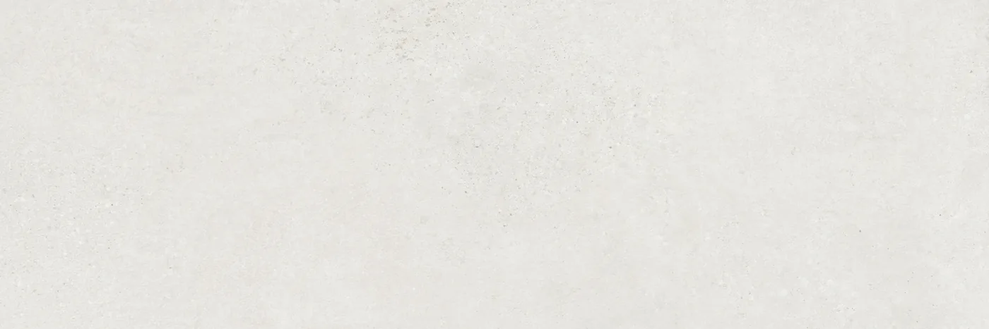 Matte Steingut-Wandfliese 30x90 cm in Betonoptik, helles warmes Weiß mit feiner, wolkiger Zementzeichnung