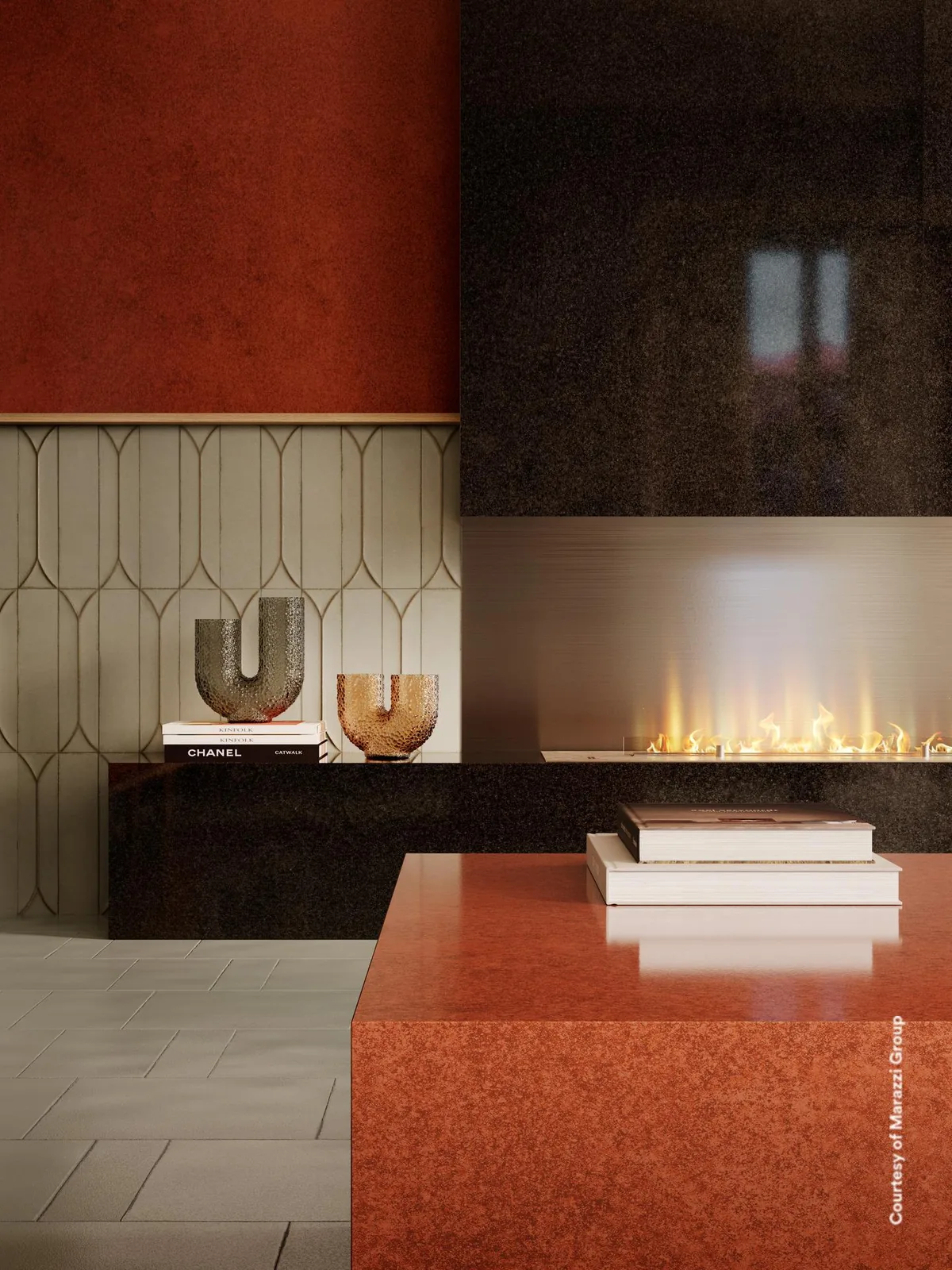 Ausschnitt mit Wand und Tisch aus Marazzi Grande Lume Magma neben schwarzer Kaminwand in Ossidiana